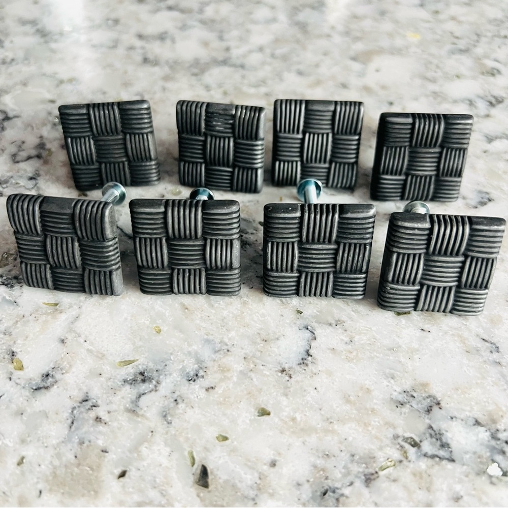 8 BELWITH  CABINET KNOBS WITH HARDWARE